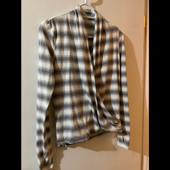 Radiant long sleeve lululemon size 6 - Picture 1 of 3